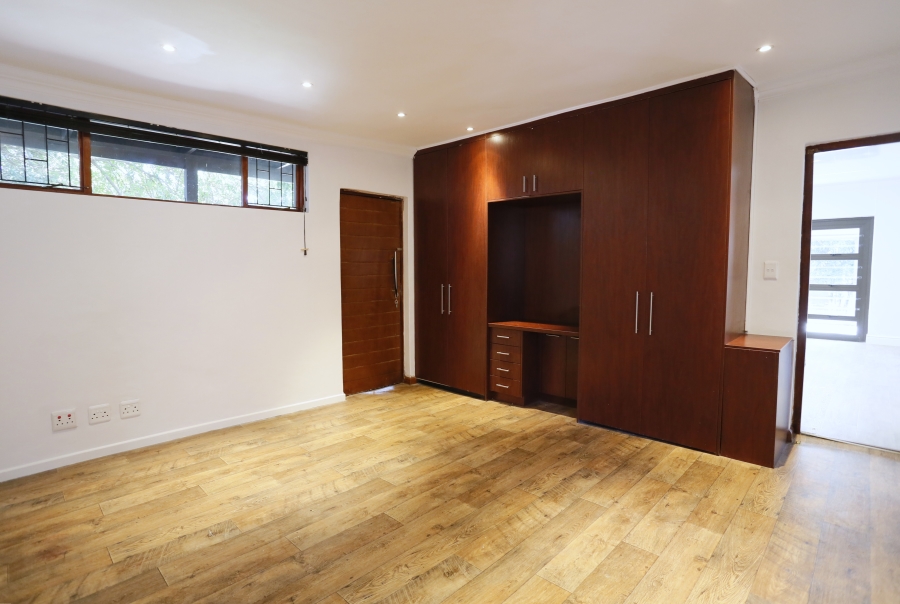 To Let 4 Bedroom Property for Rent in Tokai Western Cape